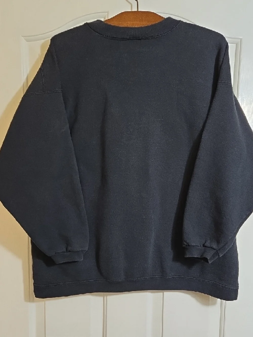 Vintage Nike Black Women's Crewneck Sweatshirt with Embroidered Swoosh Sz L